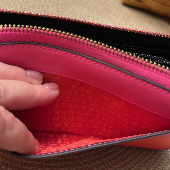 Kate Spade Wallet zip around lots pockets never used - Picture 6 of 8